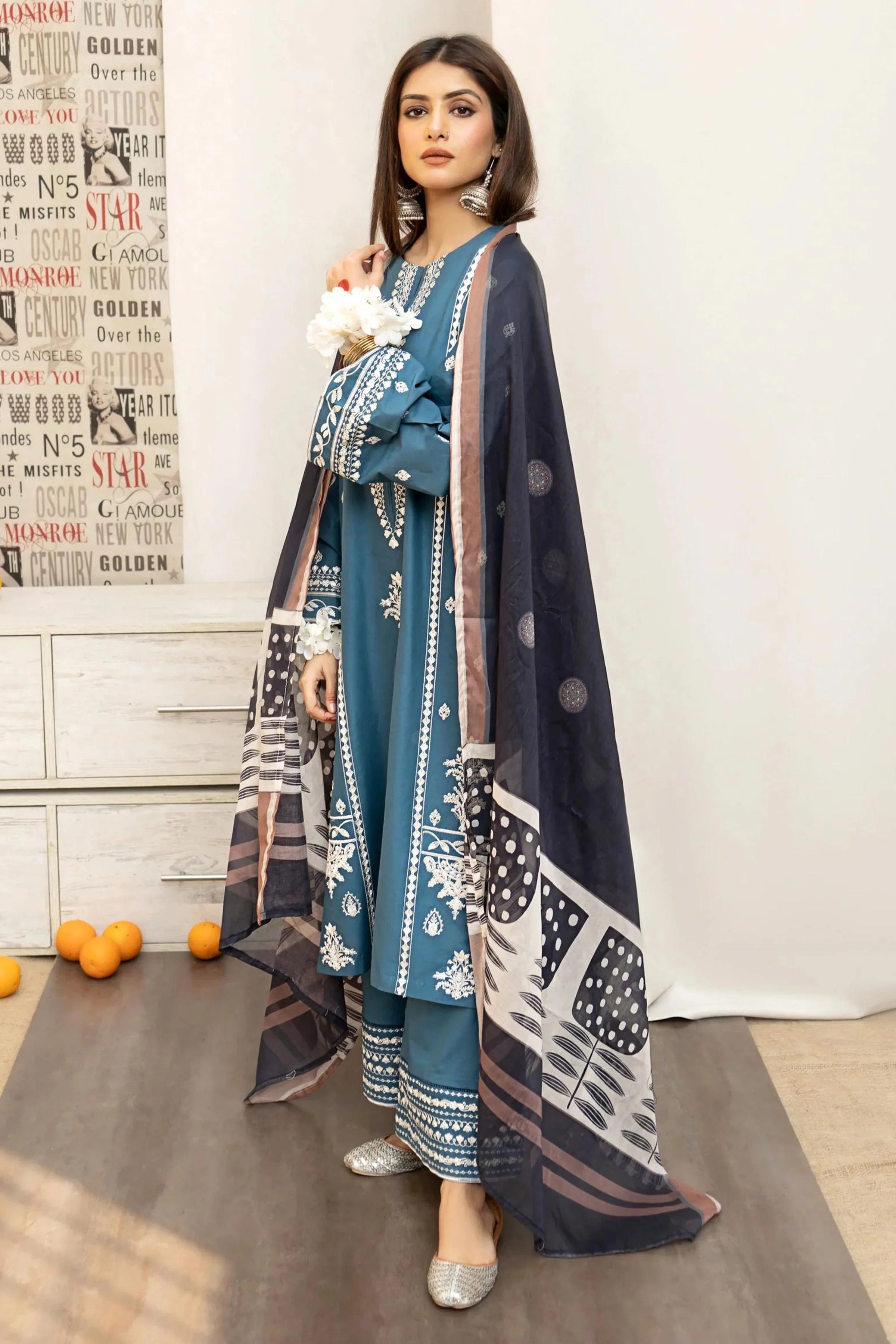 Urge 3PC Embroidered Lawn Suit